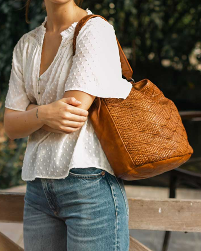 LEO1L Lee bucket bag
