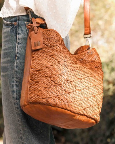 LEO1L Lee bucket bag