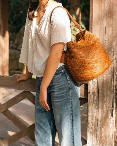 LEO1L Lee bucket bag